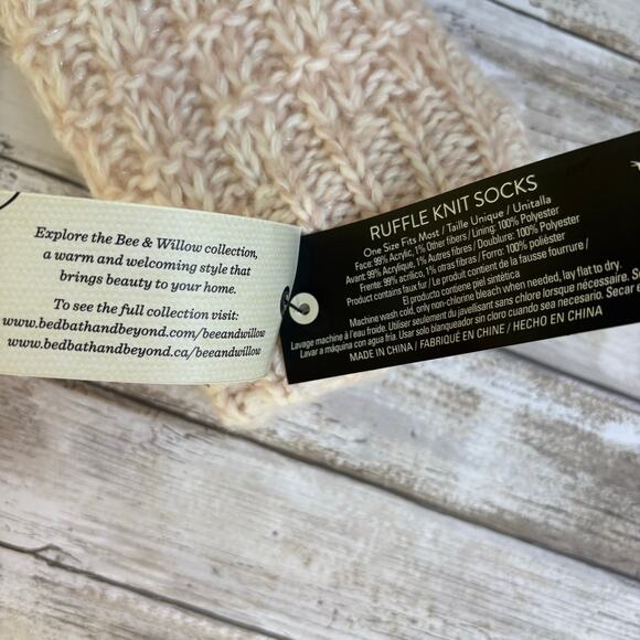 Bee & Willow Cozy Socks NWT One Size Pink Cream Knit Non Skid Metallic Hygge - Picture 5 of 9